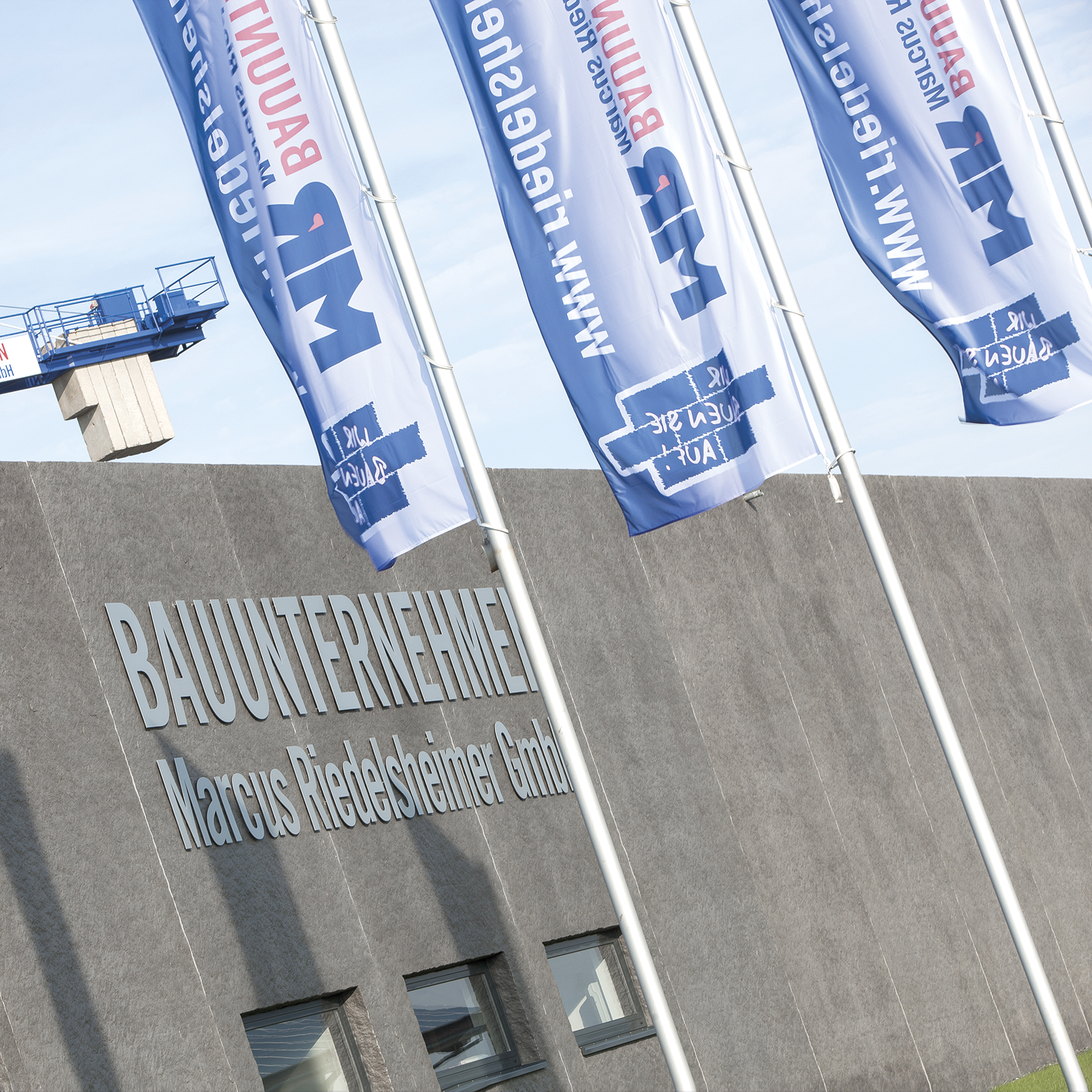 Zu unseren Stellenanzeigen